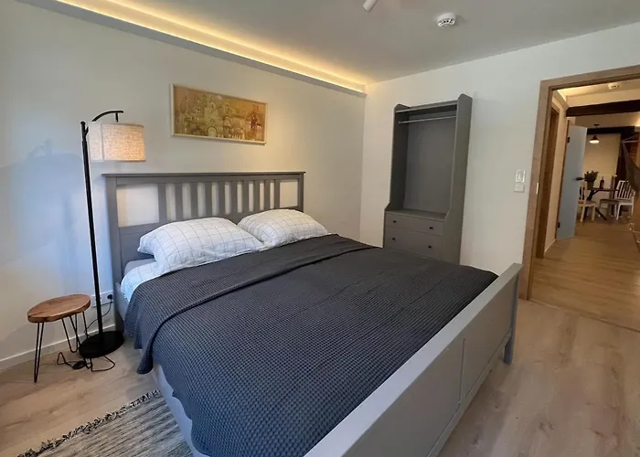 Schoene Mit Terrasse In Der Hagenstrasse هالدنسليبن